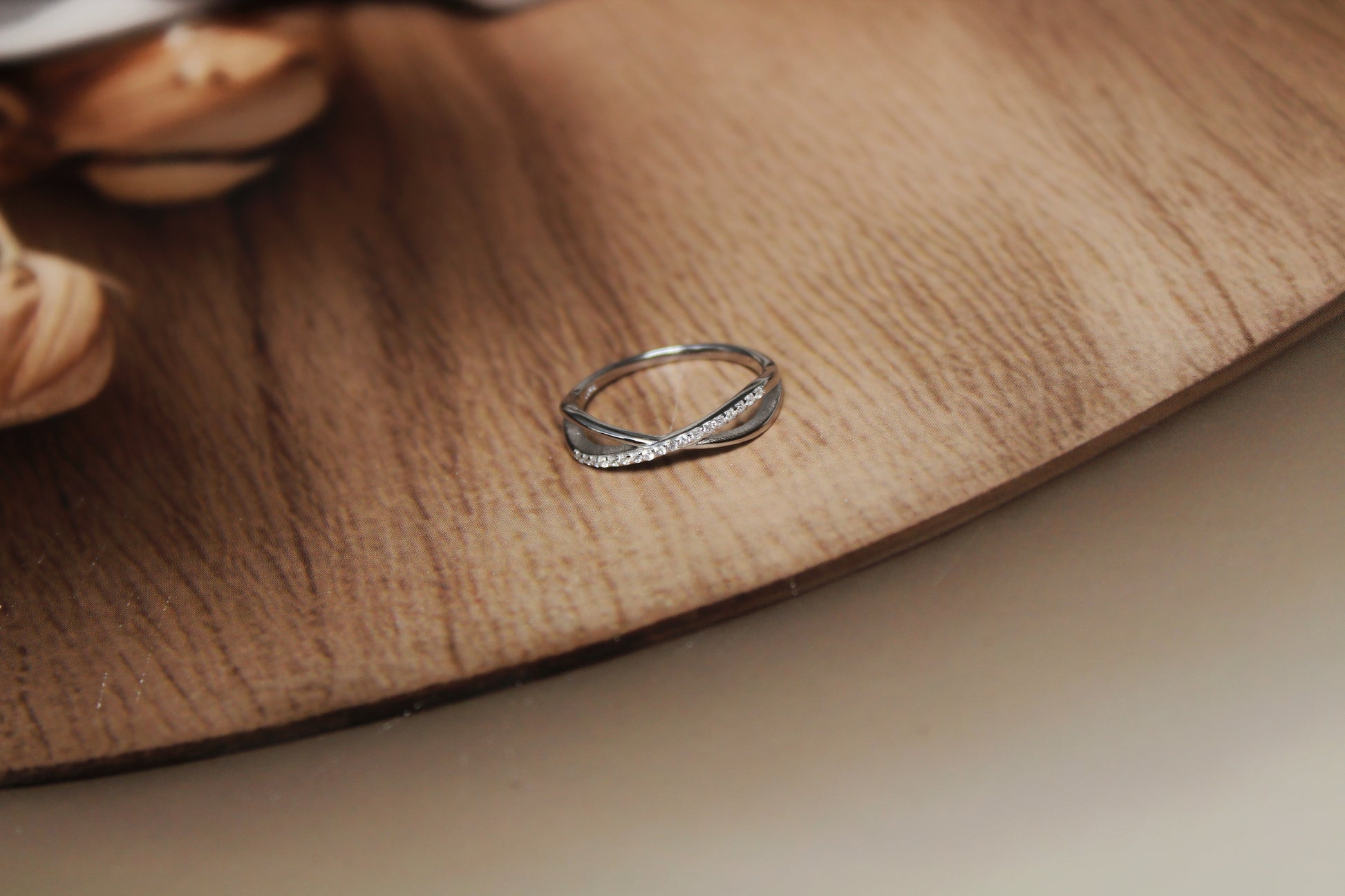 MEERA- Criss Cross Ring