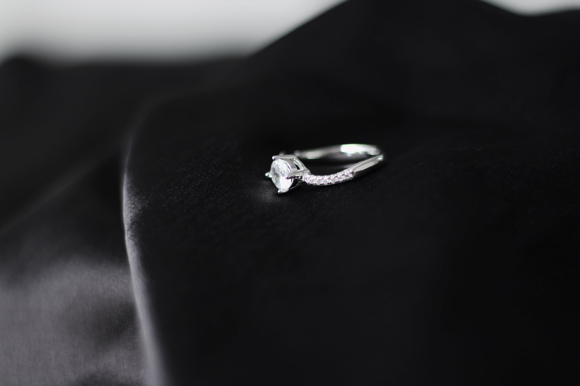 MEERA- Solitaire Ring