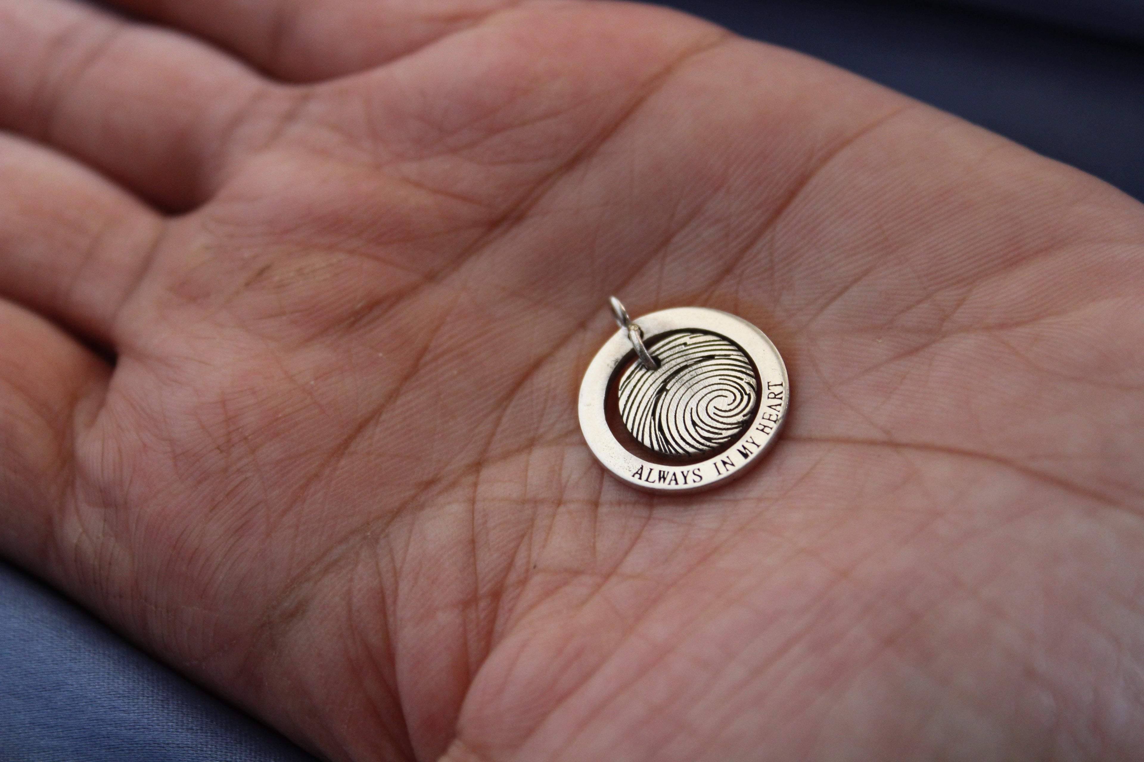 Customized Fingerprint Pendant (With Chain) - Fankaarii