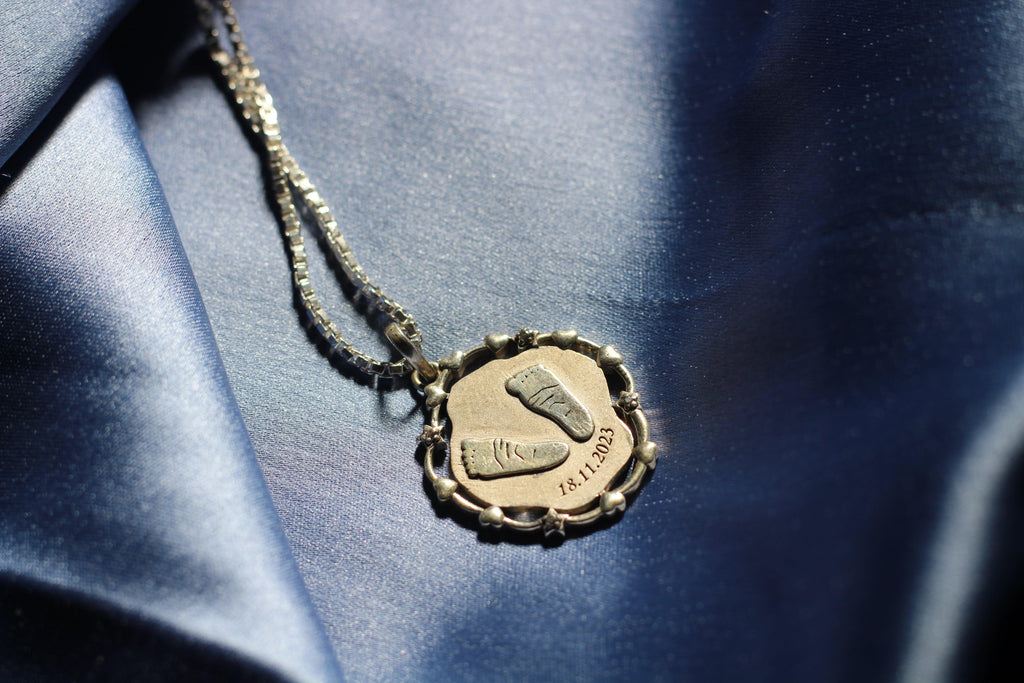 Baby Footprint Pendant with Birth Date (Without Chain) - Fankaarii