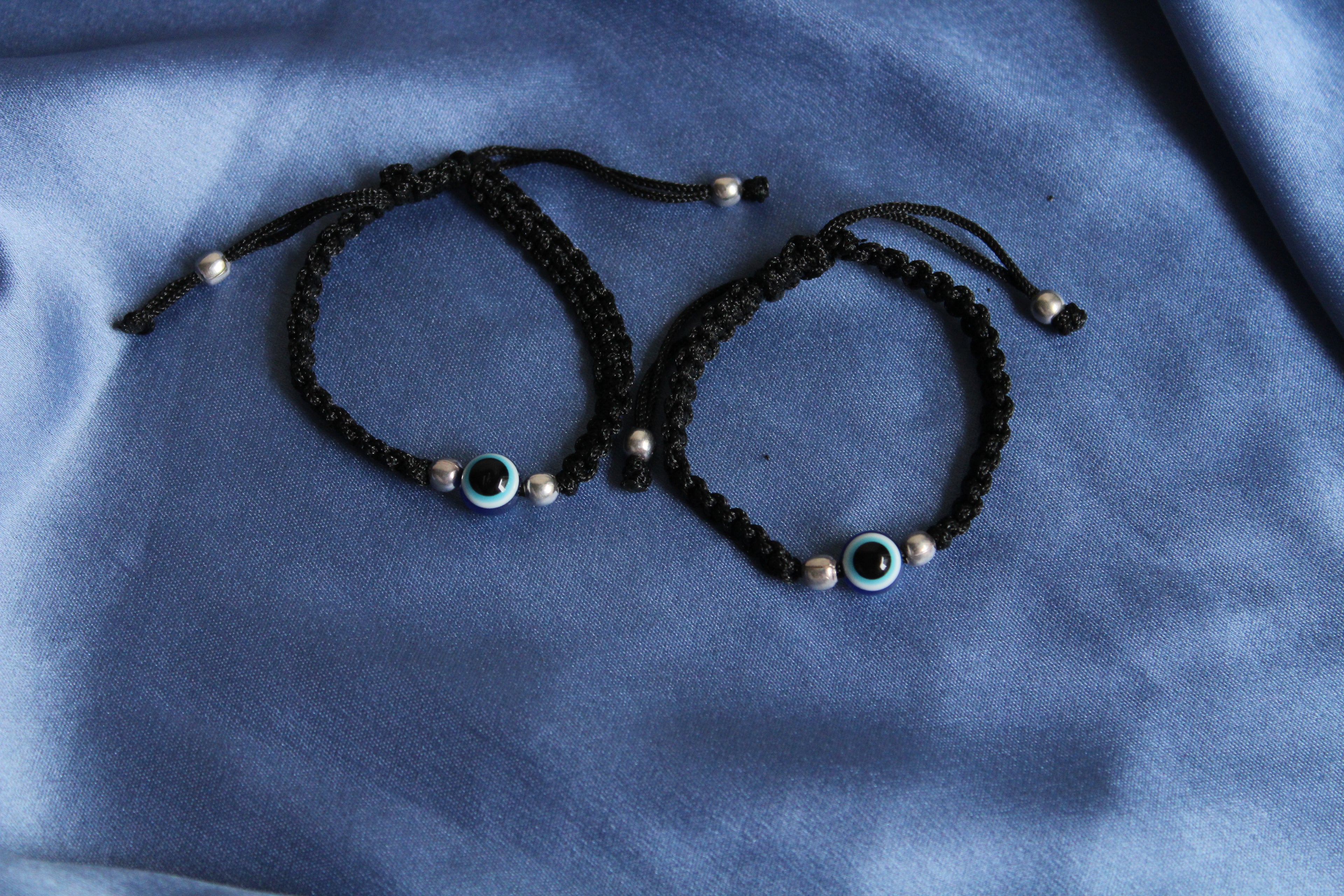 NAZARIYA Evil Eye Bracelet (Thread )
