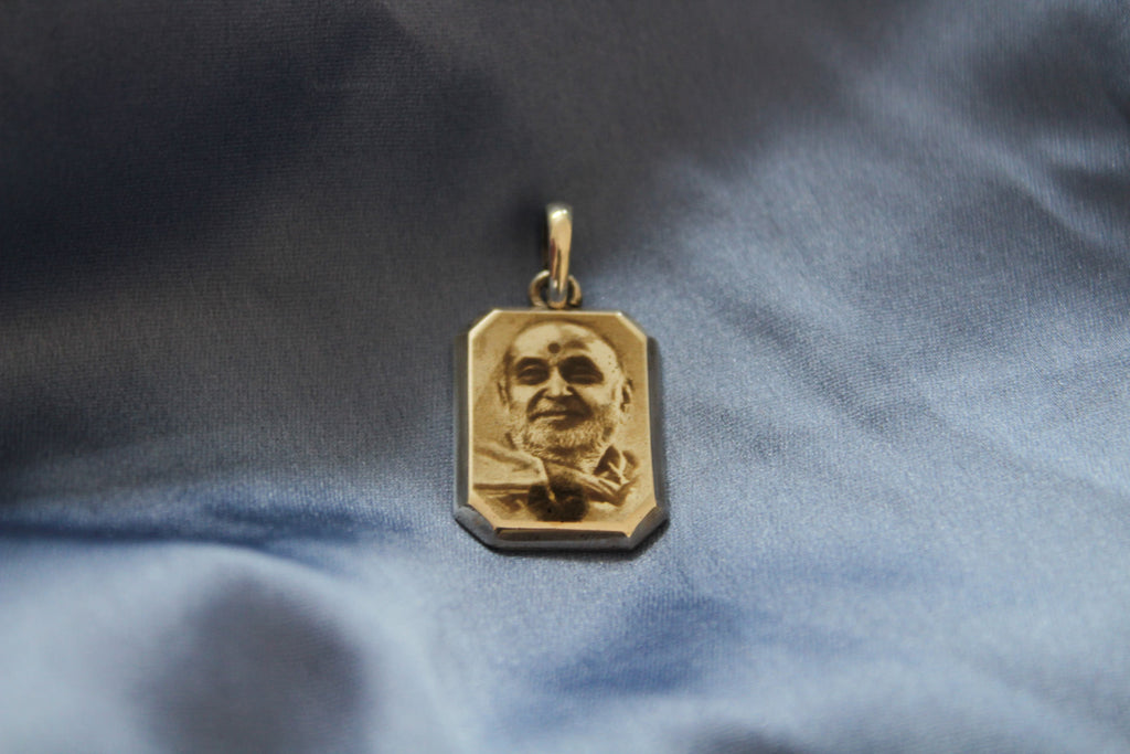 Tasveer - Portrait Pendant (Customized)