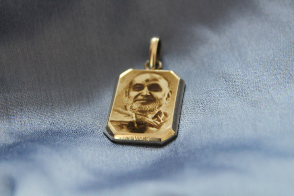 Tasveer - Portrait Pendant (Customized)