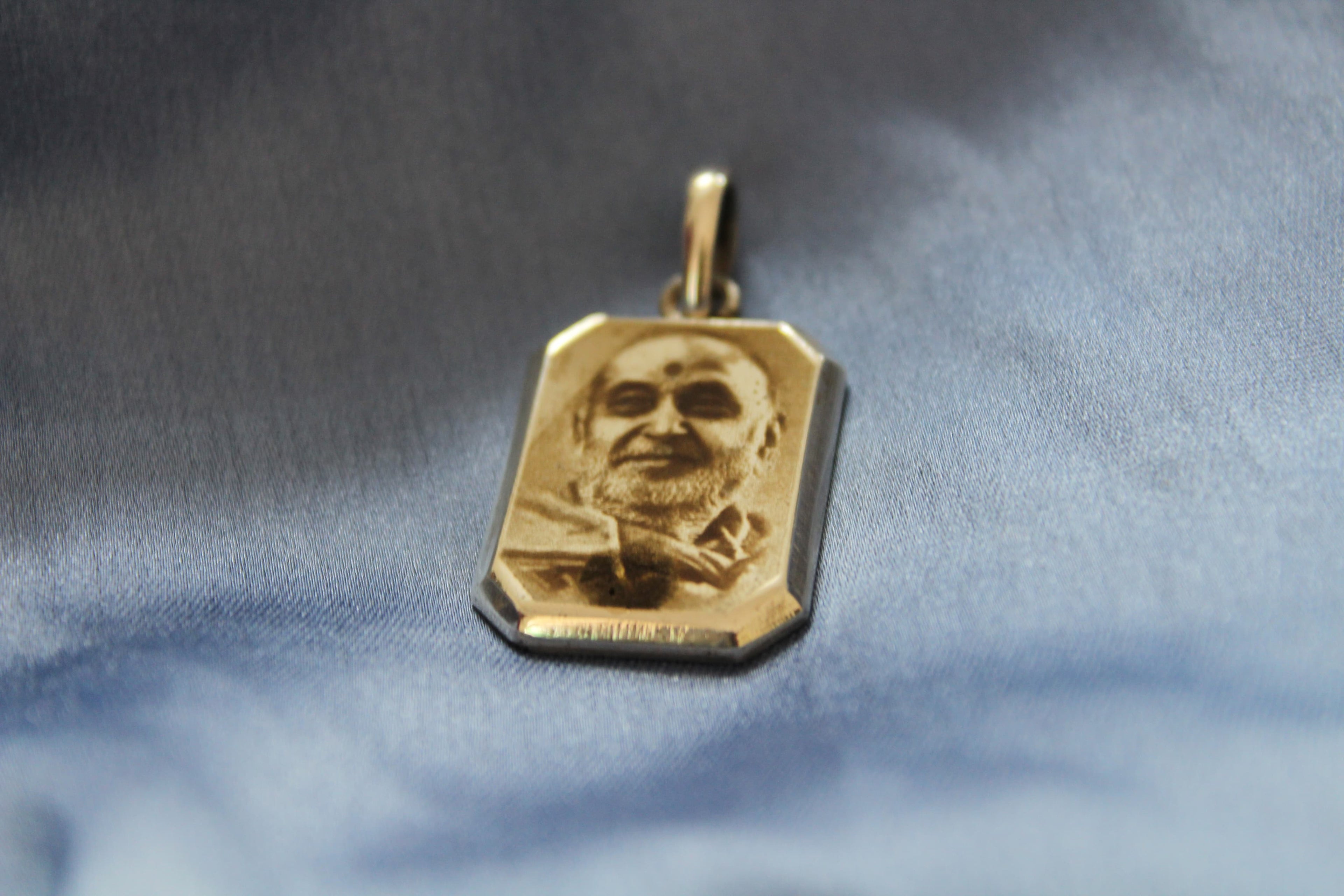 Tasveer - Portrait Pendant (Customized)